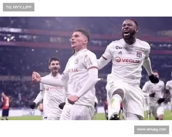 里昂3-1客胜摩纳哥，舒尔茨双响打破法甲争四格局